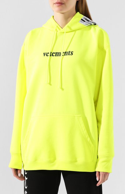 Худи VETEMENTS желтого цвета по цене 49350 руб., арт. SS20TR311 1607/W/FLU0 YELL0W, фото 3 Худи VETEMENTS, арт. SS20TR311 1607/W/FLU0 YELL0W, фото 3