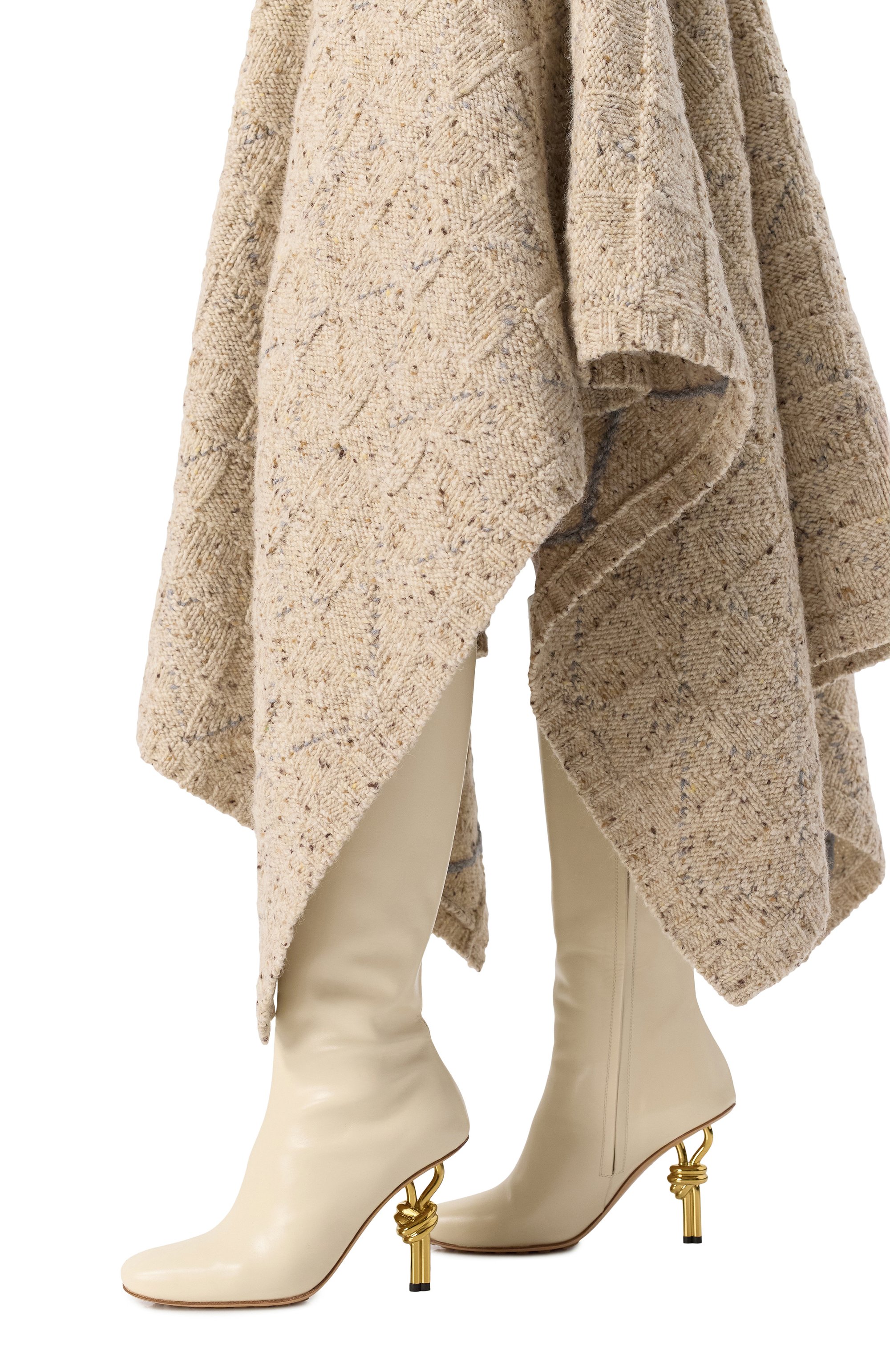 Кожаные сапоги knot BOTTEGA VENETA кремового цвета по цене 279000 руб., арт. 811667 V4BH0, фото 3 Кожаные сапоги knot BOTTEGA VENETA, арт. 811667 V4BH0, фото 3