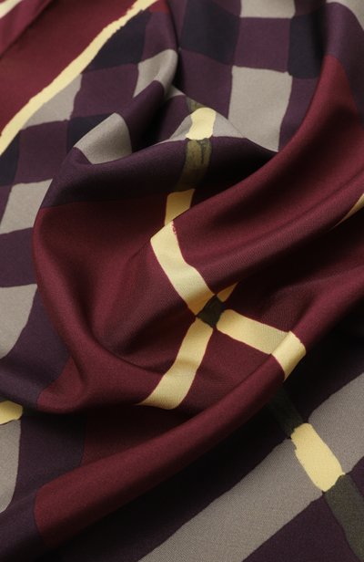Шелковый платок BURBERRY красного цвета по цене 59950 руб., арт. 8126947, фото 3 Шелковый платок BURBERRY, арт. 8126947, фото 3