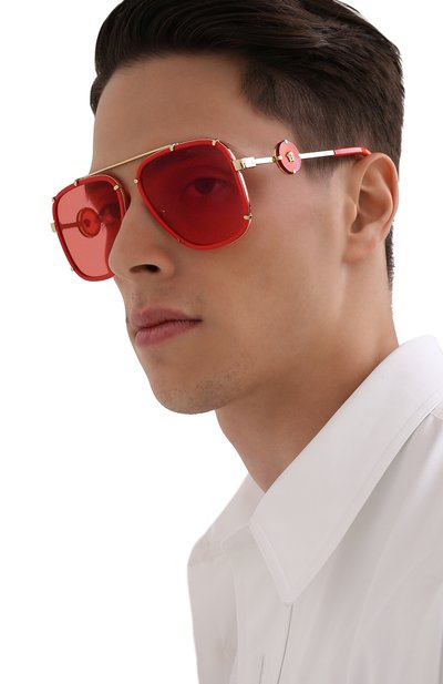 Солнцезащитные очки VERSACE красного цвета по цене 33400 руб., арт. 2233-1472C8, фото 3 Солнцезащитные очки VERSACE, арт. 2233-1472C8, фото 3
