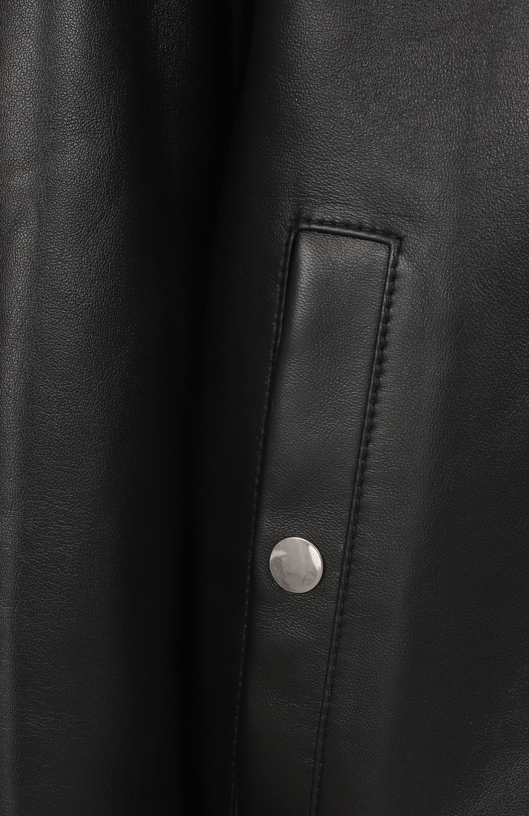 Мужской кожаный бомбер BURBERRY черного цвета, арт. 8091757 | Фото 6 (Материал подклада: Купро; Материал внешний: Натуральная кожа; Длина (верхняя одежда): Короткие; Рукава: Длинные; Кросс-КТ: Легкие, бомбер; Стили: Кэжуэл; Мужское Кросс-КТ: Кожа и замша; Принт: Без принта; Автоматизация ТО: Проставлено; Автоматизация состава: Проставлено; Детали: Без декора)