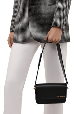 Женская сумка le carinu JACQUEMUS черного цвета, арт. 213BA008-3000 | Фото 5 (Материал: Натуральная кожа; Размер: mini; Сумки-технические: Сумки через плечо; Материал сплава: Проставлено; Драгоценные камни: Проставлено)