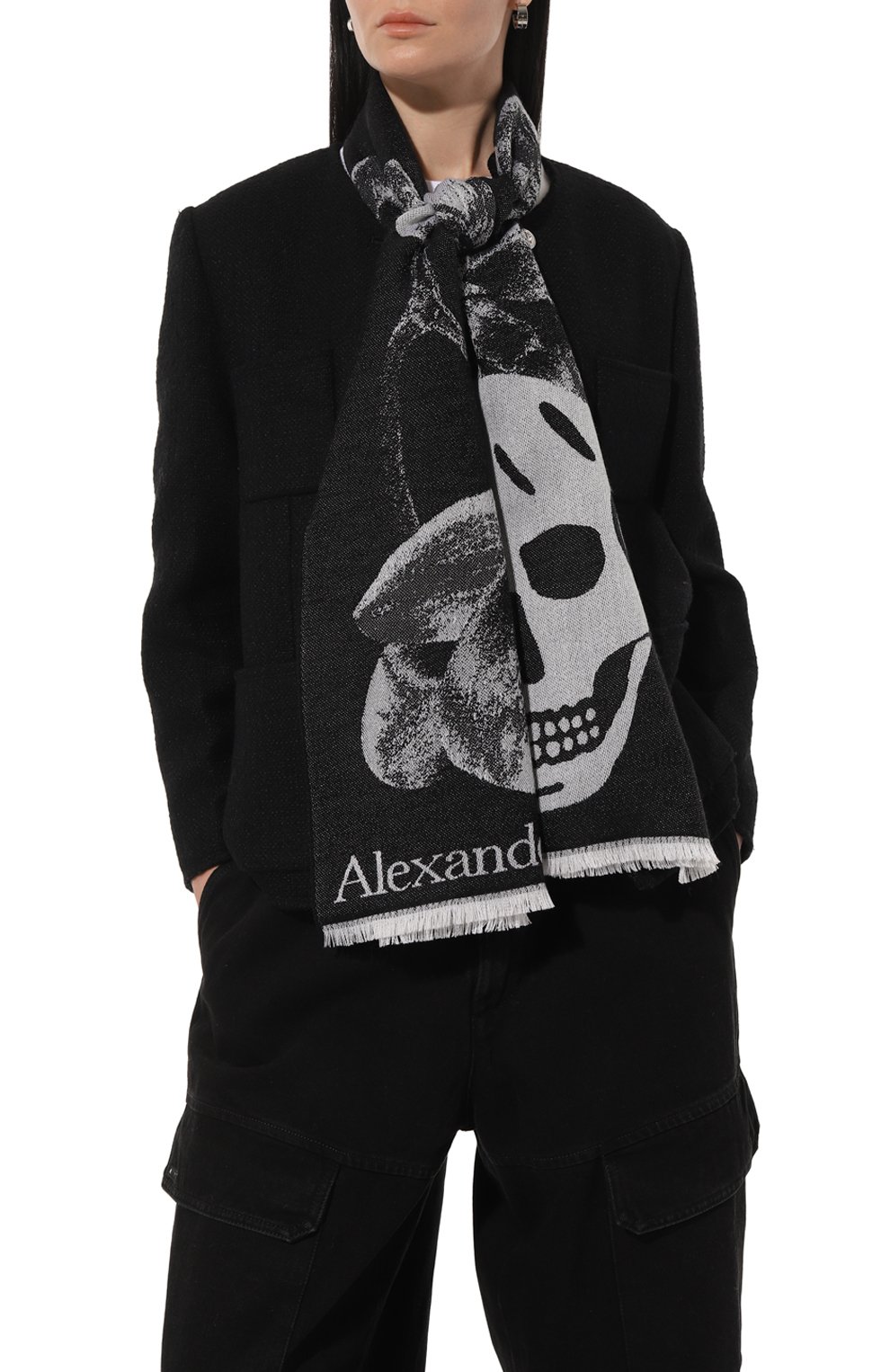 Шарф из шерсти и шелка ALEXANDER MCQUEEN черно-белого цвета по цене 37800 руб., арт. 757609/3646Q, фото 2 Шарф из шерсти и шелка ALEXANDER MCQUEEN, арт. 757609/3646Q, фото 2