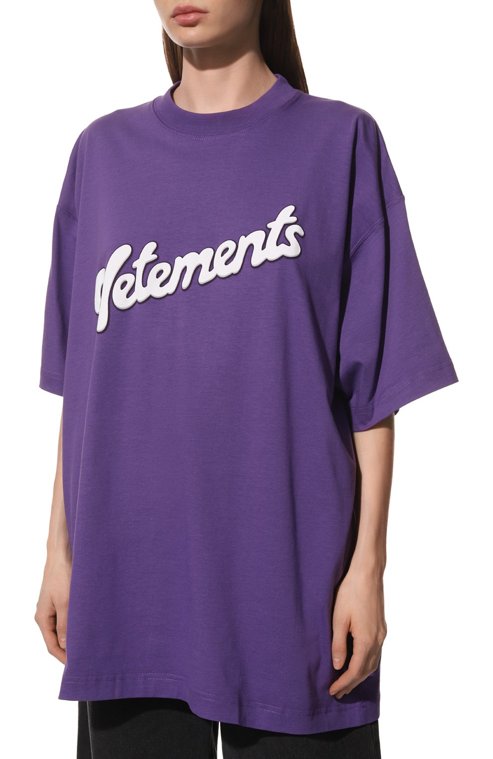 Хлопковая футболка VETEMENTS фиолетового цвета по цене 41300 руб., арт. UA53TR480U, фото 3 Хлопковая футболка VETEMENTS, арт. UA53TR480U, фото 3