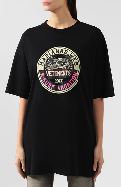 Хлопковая футболка VETEMENTS черного цвета по цене 29950 руб., арт. UAH20TR925/W, фото 3 Хлопковая футболка VETEMENTS, арт. UAH20TR925/W, фото 3