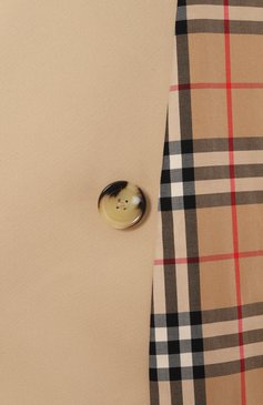 Женский хлопковый тренч BURBERRY бежевого цвета, арт. 8079411 | Фото 7 (Материал сплава: Проставлено; Длина (верхняя одежда): До середины бедра; Материал подклада: Хлопок; Драгоценные камни: Проставлено; Рукава: Длинные; Кросс-КТ: Куртка; Материал внешний: Хлопок; Стили: Классический)