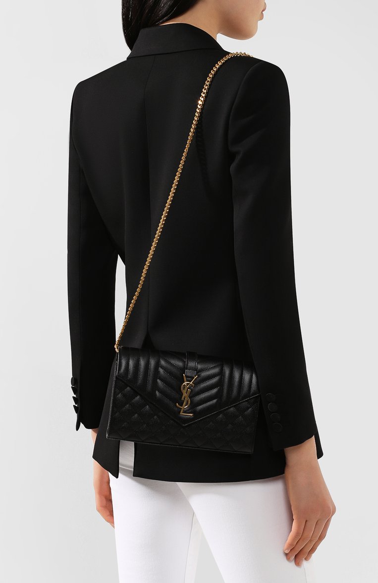 Женская сумка envelope SAINT LAURENT черного цвета, арт. 620280/B0W91 | Фото 5 (Сумки-технические: Сумки через плечо; Ремень/цепочка: На ремешке; Размер: small; Материал: Натуральная кожа; Материал сплава: Проставлено; Драгоценные камни: Проставлено)