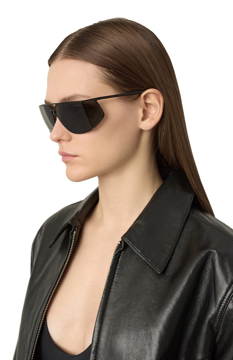 Женские солнцезащитные очки SAINT LAURENT черного цвета, арт. SL 750 001 | Фото 2 (Материал: Металл; Нос: Не проставлено; Региональные ограничения белый список (Axapta Mercury): Не проставлено; Тип очков: С/з; Очки форма: Прямоугольные, Маска; Оптика Гендер: оптика-женское)
