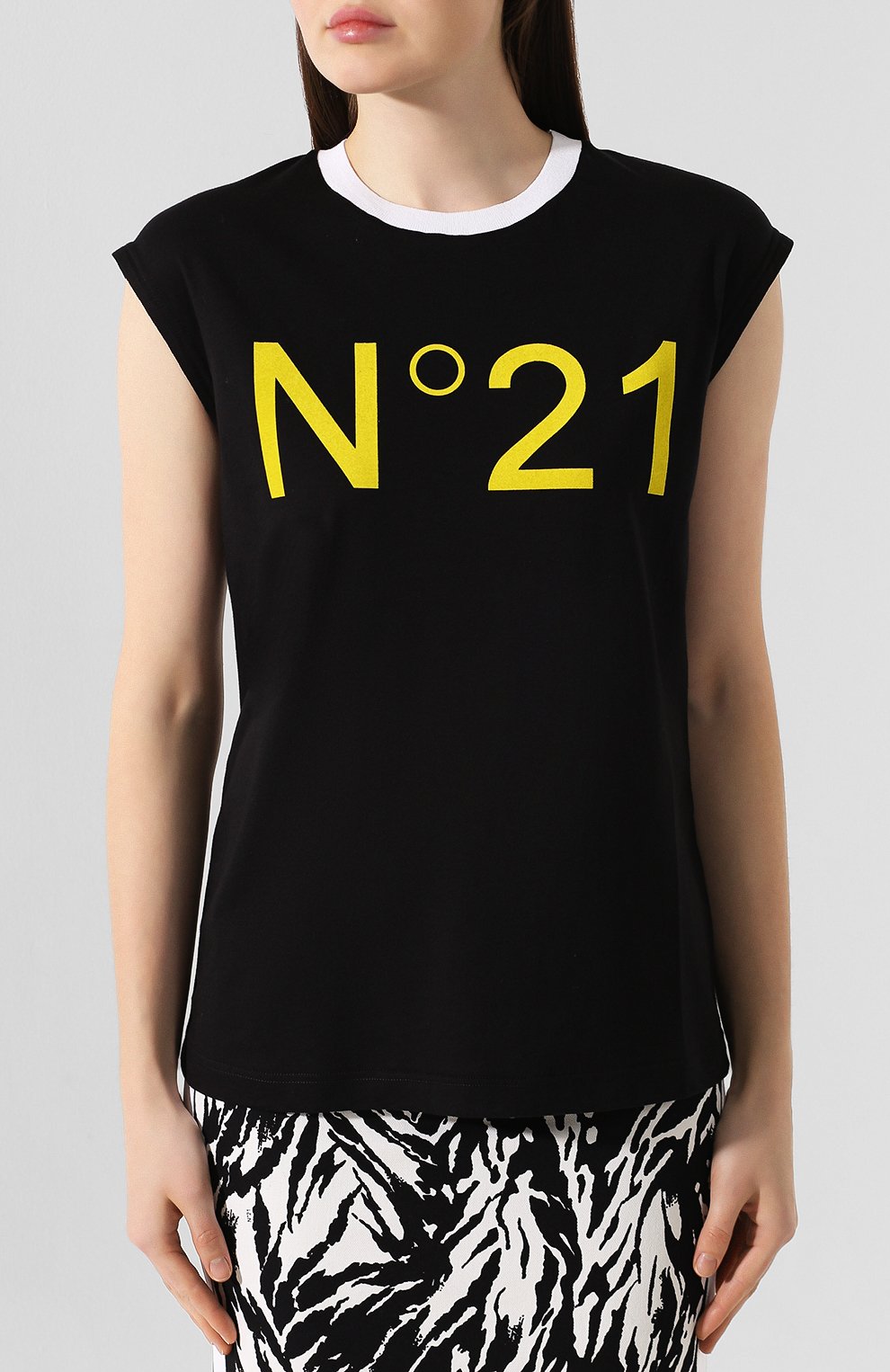 Хлопковая футболка N21 черного цвета по цене 24950 руб., арт. 19I N2P0/F041/4157, фото 3 Хлопковая футболка N21, арт. 19I N2P0/F041/4157, фото 3
