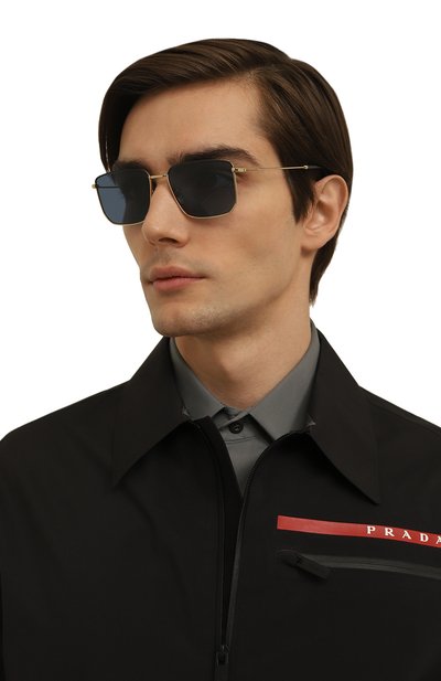 Солнцезащитные очки PRADA золотого цвета по цене 36000 руб., арт. SPR52Y-E02W-FE04P-056, фото 2 Солнцезащитные очки PRADA, арт. SPR52Y-E02W-FE04P-056, фото 2