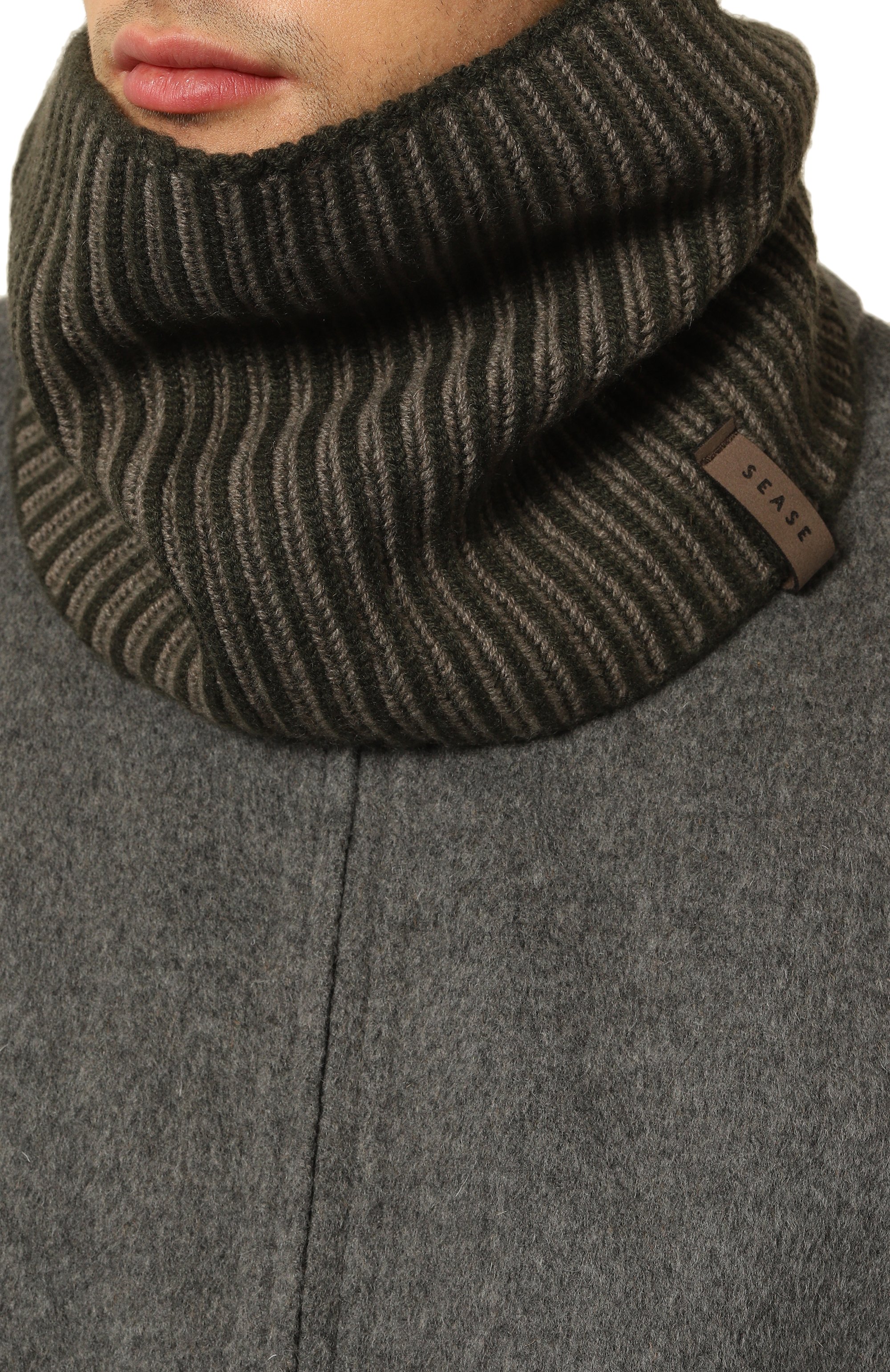 Кашемировый шарф-снуд SEASE темно-зеленого цвета по цене 69950 руб., арт. AT30R/006XG, фото 2 Кашемировый шарф-снуд SEASE, арт. AT30R/006XG, фото 2