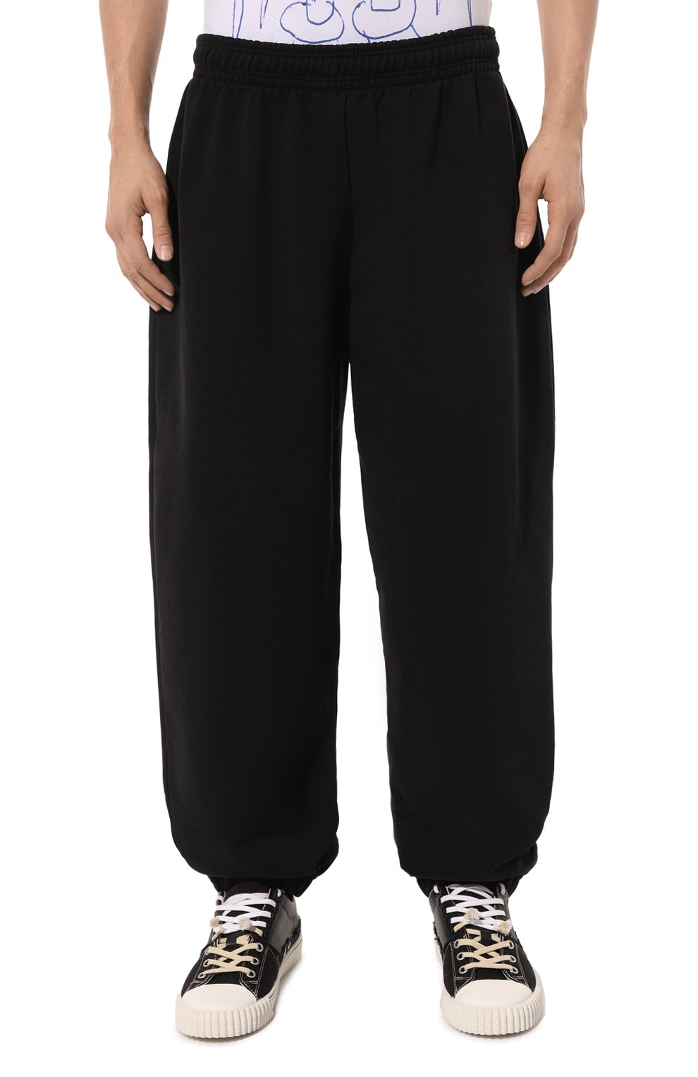 Хлопковые джоггеры VETEMENTS черного цвета по цене 87800 руб., арт. UE64SP400B, фото 6 Хлопковые джоггеры VETEMENTS, арт. UE64SP400B, фото 6