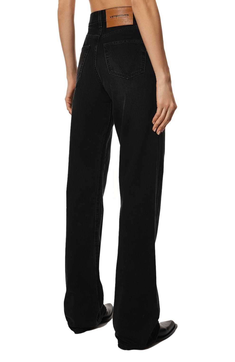 Джинсы VETEMENTS черного цвета по цене 144500 руб., арт. UA53PA850B 2801/W, фото 4 Джинсы VETEMENTS, арт. UA53PA850B 2801/W, фото 4