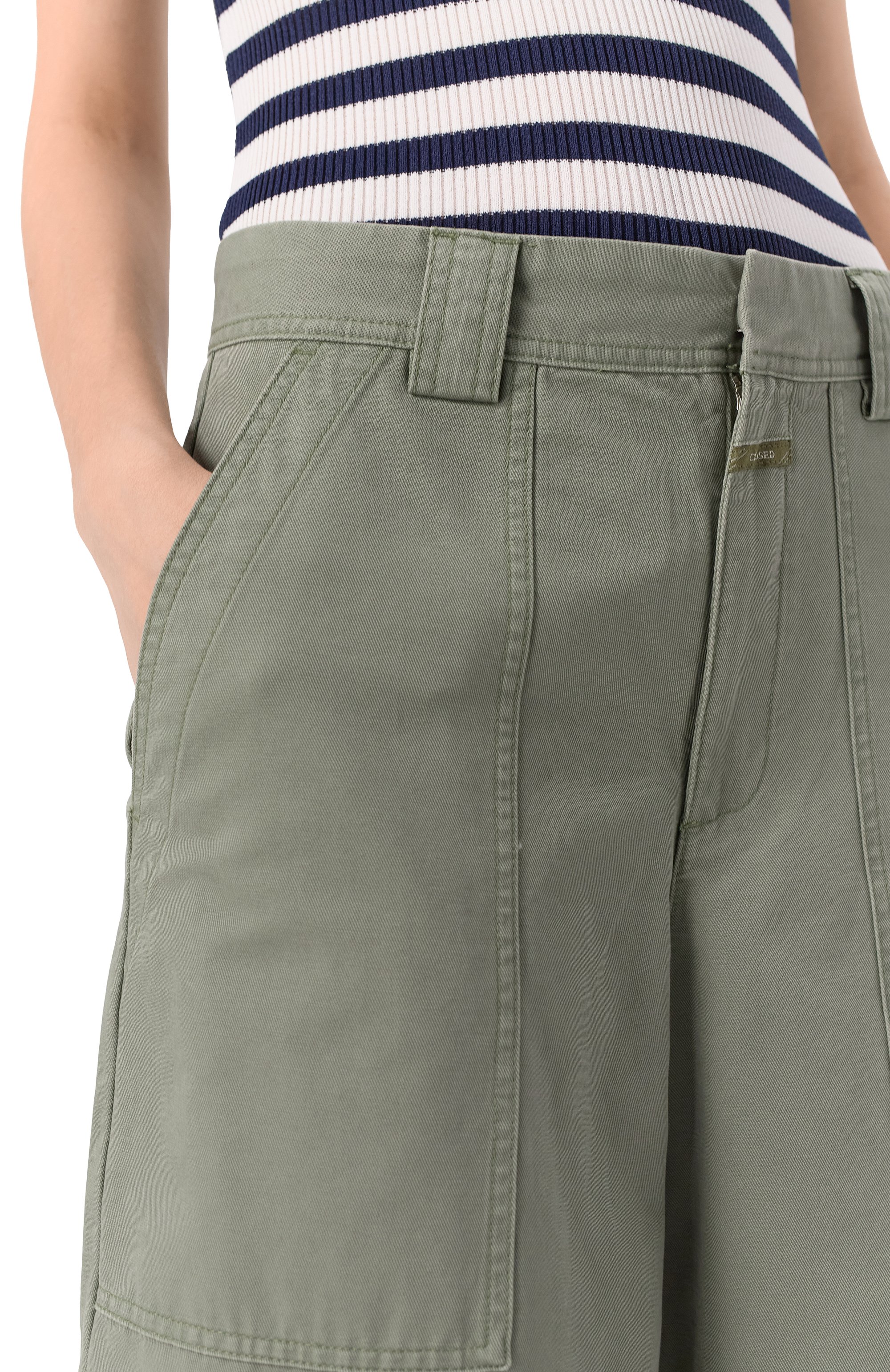 Хлопковые брюки CLOSED хаки цвета по цене 37800 руб., арт. C22734-61H-20, фото 5 Хлопковые брюки CLOSED, арт. C22734-61H-20, фото 5