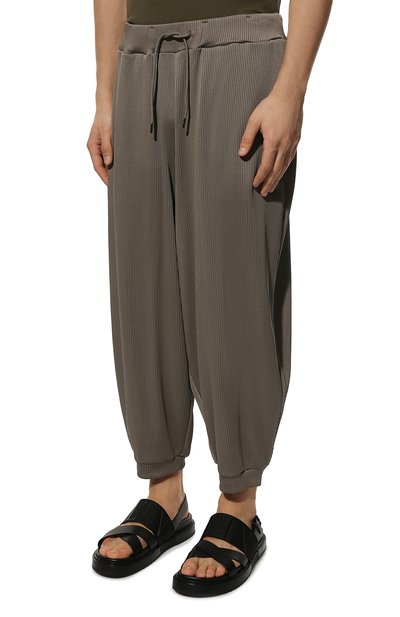 Джоггеры KAZUYUKI KUMAGAI серого цвета по цене 45800 руб., арт. AP21-007, фото 3 Джоггеры KAZUYUKI KUMAGAI, арт. AP21-007, фото 3