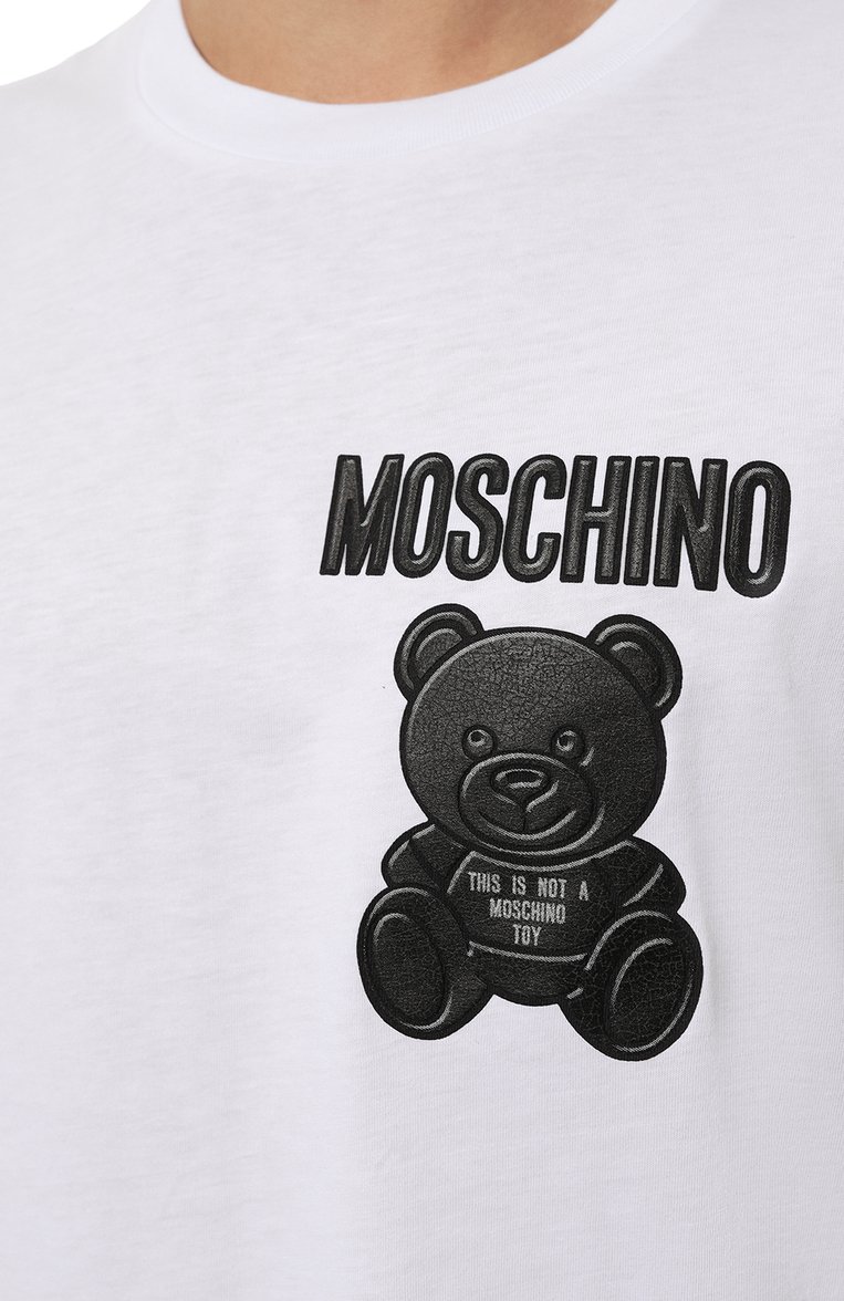 Мужская хлопковая футболка MOSCHINO белого цвета, арт. V0731/7041 | Фото 5 (Рукава: Короткие; Длина (для топов): Стандартные; Принт: С принтом; Материал сплава: Проставлено; Материал внешний: Хлопок; Стили: Спорт-шик; Драгоценные камни: Проставлено)