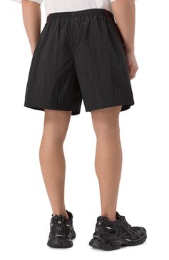Мужские шорты BALENCIAGA черного цвета, арт. 814568/TR032 | Фото 4 (Принт: Без принта; Случай: Повседневный; Длина Шорты М: До колена; Стили: Спорт-шик; Материал внешний: Синтетический материал)