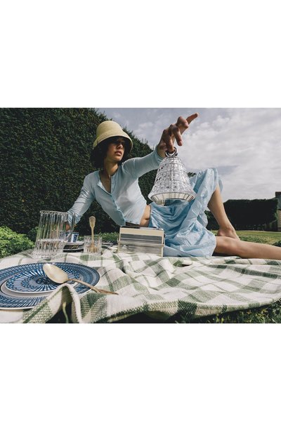 Тарелка подстановочная arcadia blue BACCARAT синего цвета по цене 35800 руб., арт. 2 818 282, фото 4 Тарелка подстановочная arcadia blue BACCARAT, арт. 2 818 282, фото 4