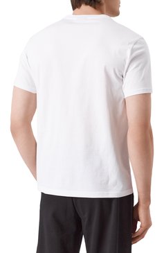 Мужская хлопковая футболка EMPORIO ARMANI белого цвета, арт. EM000574/AF12326 | Фото 4 (Драгоценные камни: Проставлено; Материал сплава: Проставлено; Рукава: Короткие; Длина (для то�пов): Стандартные; Принт: С принтом; Стили: Кэжуэл; Материал внешний: Хлопок; Кросс-КТ: Джерси; Мужское Кросс-КТ: Футболка-одежда)