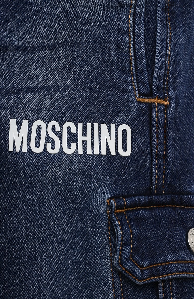 Детские джинсовые джоггеры MOSCHINO темно-синего цвета, арт. HUP05A/LDE10 | Фото 3 (Материал внешний: Хлопок, Деним; Мальчики Кросс-КТ: Джоггеры-одежда; Детали: На резинке; Тематический товар: Teddy Bear; Нос: Не проставлено; Материал сплава: Проставлено; Ростовка одежда: 10 - 11 лет | 140 - 146см, 12 лет | 152 см, 13 - 15 лет | 158 см, 4 года | 104 см, 6 лет | 116 см, 8 лет | 128 см)