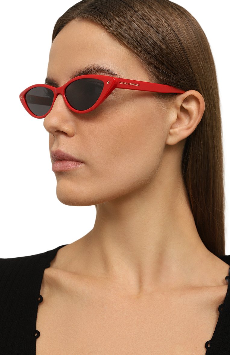 Женские солнцезащитные очки CHIARA FERRAGNI красного цвета, арт. CF7033 C9A | Фото 2 (Нос: Не проставлено; Региональные ограничения белый список (Axapta Mercury): Не проставлено; Тип очков: С/з; Материал: Пластик; Очки форма: Cat-eye; Оптика Гендер: оптика-женское)
