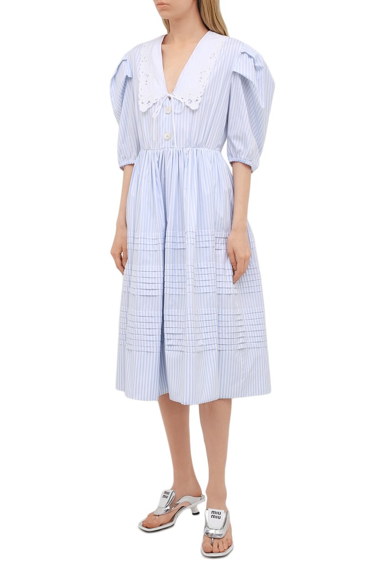Женское хлопковое платье MIU MIU голубого цвета, арт. MF4341-Z58-F0M10 | Фото 3 (Материал внешний: Хлопок; Стили: Романтичный; Случай: Повседневный; Женское Кросс-КТ: Платье-одежда; Рукава: Короткие; Длина Ж (юбки, платья, шорты): До колена, Миди; Драгоценные камни: Проставлено; Материал сплава: Проставлено)