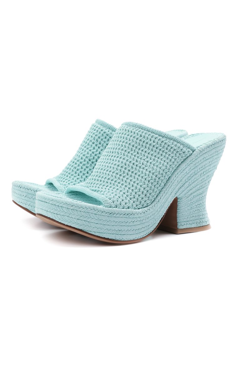 Женские текстильные мюли wedge BOTTEGA VENETA голубого цвета, арт. 658980/V0U80 | Фото 1 (Материал внешний: Текстиль; Подошва: Платформа; Каблук высота: Высокий; Материал внутренний: Натуральная кожа, Текстиль; Региональные ограничения белый списо�к (Axapta Mercury): RU; Материал сплава: Проставлено; Каблук тип: Устойчивый; Драгоценные камни: Проставлено)