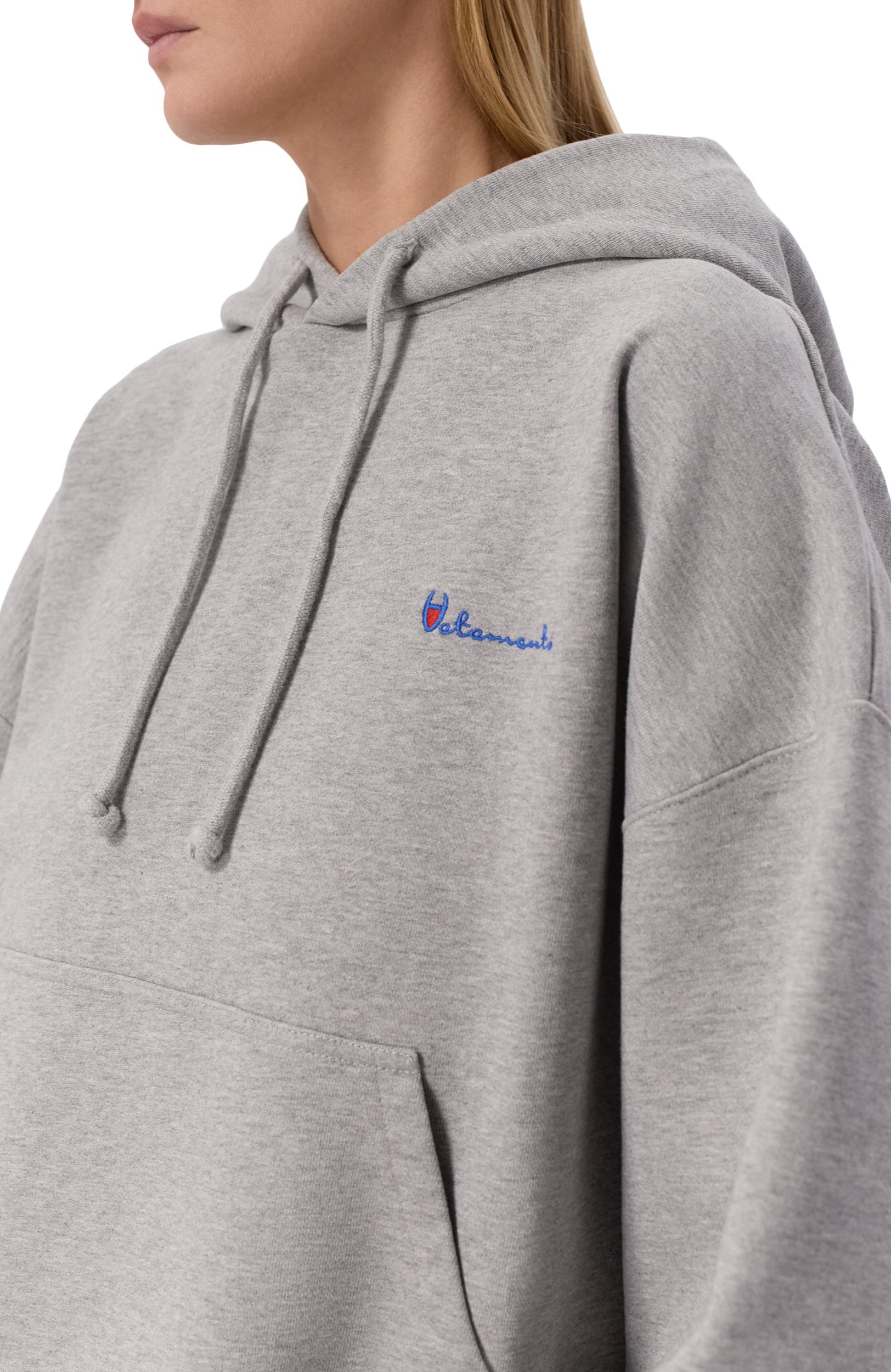 Хлопковое худи vetements x champion VETEMENTS серого цвета по цене 109500 руб., арт. MH27HD223G, фото 5 Хлопковое худи vetements x champion VETEMENTS, арт. MH27HD223G, фото 5