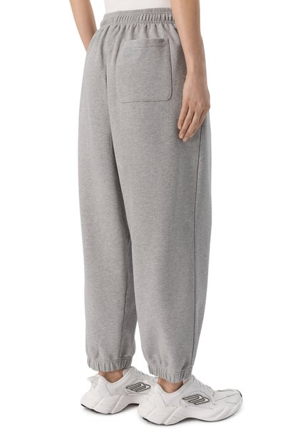 Хлопковые джоггеры vetements x champion VETEMENTS серого цвета по цене 109500 руб., арт. MH27SP225G, фото 4 Хлопковые джоггеры vetements x champion VETEMENTS, арт. MH27SP225G, фото 4