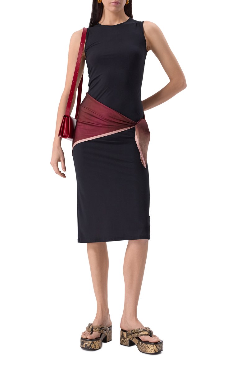Женское платье JIL SANDER черного цвета, арт. J01CT0024/J70026 | Фото 2 (Материал внешний: Синтетический материал; Длина Ж (юбки, платья, шорты): Миди; Стили: Минимализм; Женское Кросс-КТ: Платье-одежда; Случай: Формальный; Рукава: Без рукавов; Автоматизация ТО: Проставлено; Автоматизация состава: Проставлено)