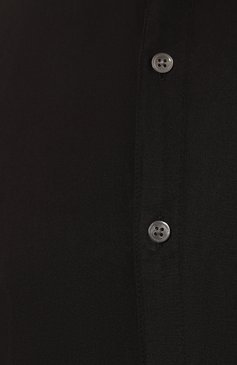 Мужская хлопковая рубашка JAMES PERSE черного цвета, арт. MLC3408/BLK | Фото 5 (Манжеты: На пуговицах; Воротник: Кент; Рукава: Длинные; Случай: Повседневный; Длина (для топов): Стандартные; Материал сплава: Проставлено; Материал внешний: Хлопок; Принт: Однотонные; Драгоценные камни: Проставлено; Стили: Кэжуэл)