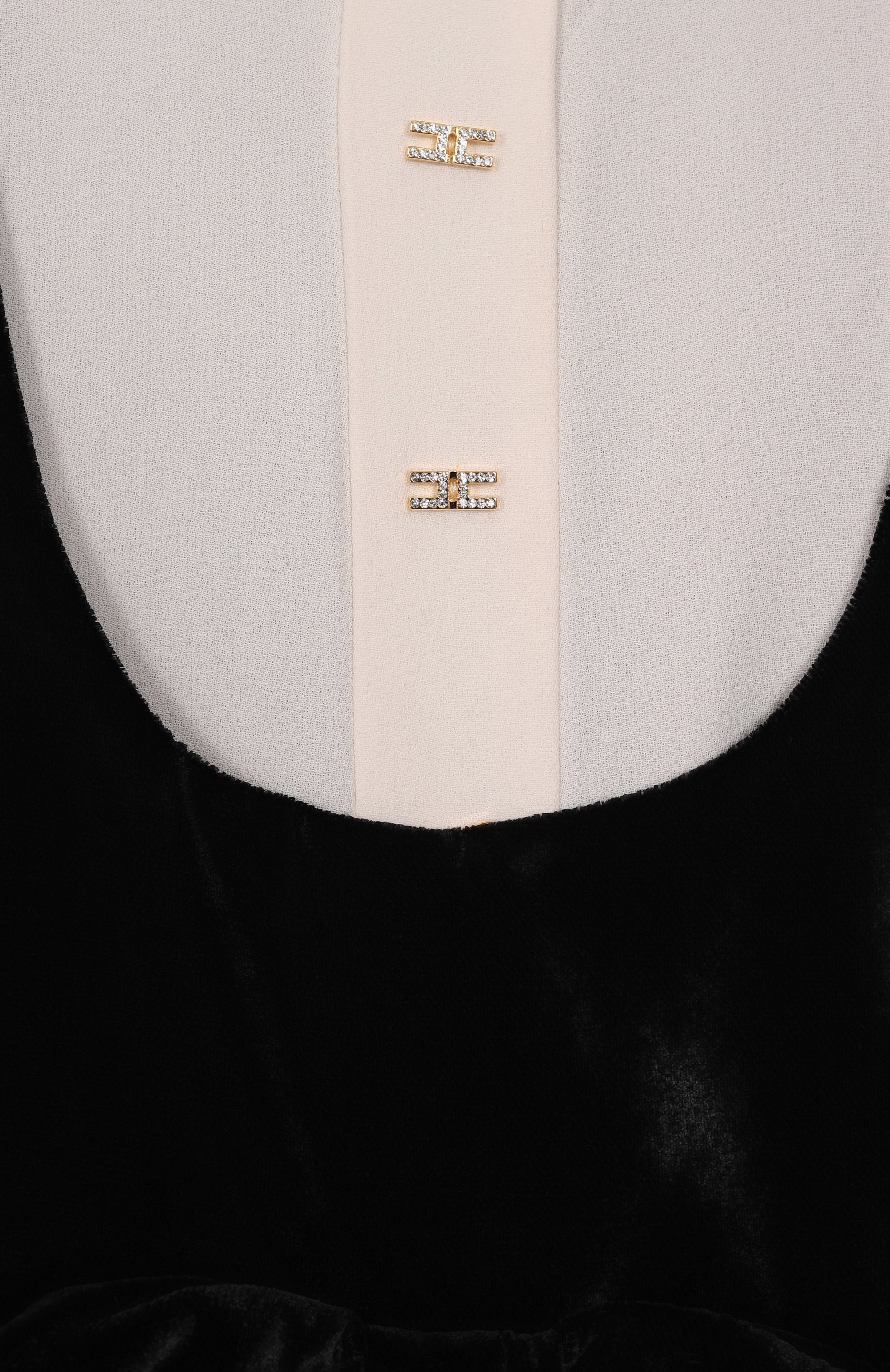 Бархатный комбинезон ELISABETTA FRANCHI LA MIA BAMBINA черно-белого цвета по цене 46800 руб., арт. EFTA1120/VE018/6-8, фото 3 Бархатный комбинезон ELISABETTA FRANCHI LA MIA BAMBINA, арт. EFTA1120/VE018/6-8, фото 3