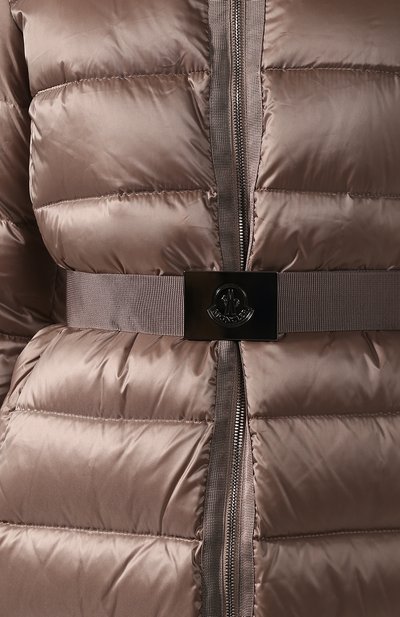Пуховик с поясом и меховой отделкой капюшона MONCLER бежевого цвета по цене 125500 руб., арт. D2-093-49330-20-57869, фото 5 Пуховик с поясом и меховой отделкой капюшона MONCLER, арт. D2-093-49330-20-57869, фото 5