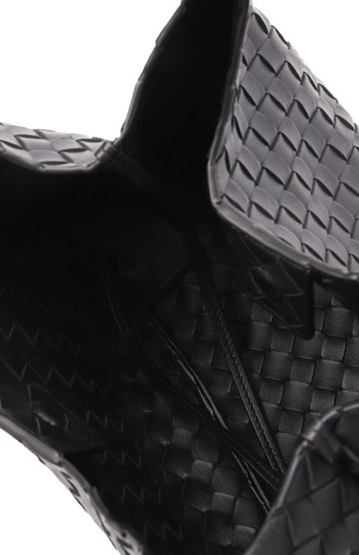 Сумка campana medium BOTTEGA VENETA черного цвета по цене 512000 руб., арт. 844249/V4SC0, фото 5 Сумка campana medium BOTTEGA VENETA, арт. 844249/V4SC0, фото 5