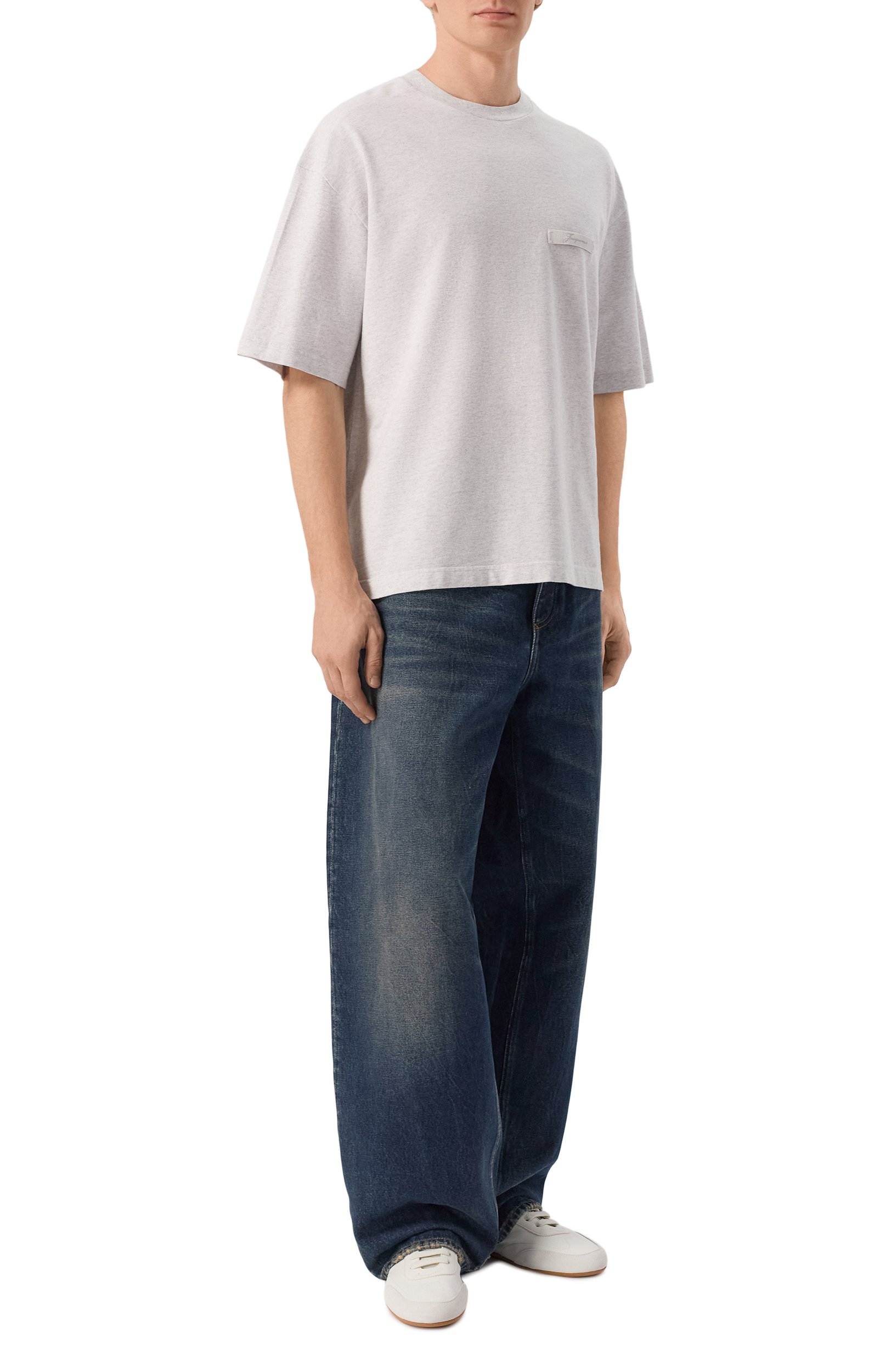 Хлопковая футболка JACQUEMUS серого цвета по цене 27800 руб., арт. 26HTSU00345/AJ00327, фото 2 Хлопковая футболка JACQUEMUS, арт. 26HTSU00345/AJ00327, фото 2