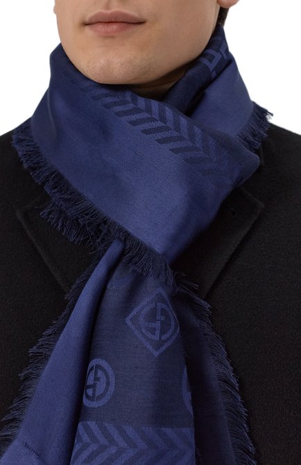 Мужской шарф из шелка и шерсти GIORGIO ARMANI синего цвета, арт. GM001500/AF15663 | Фото 2 (Материал: Текстиль, Шерсть, Шелк; Материал сплава: Проставлено; Нос: Не проставлено)