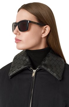 Женские солнцезащитные очки GUCCI черного цвета, арт. GG1735S 001 | Фото 2 (Нос: Не проставлено; Региональные ограничения белый список (Axapta Mercury): Не проставлено; Кросс-КТ: С/з-унисекс; Тип очков: С/з; Материал: Металл; Оптика Гендер: оптика-унисекс; Очки форма: Прямоугольные)
