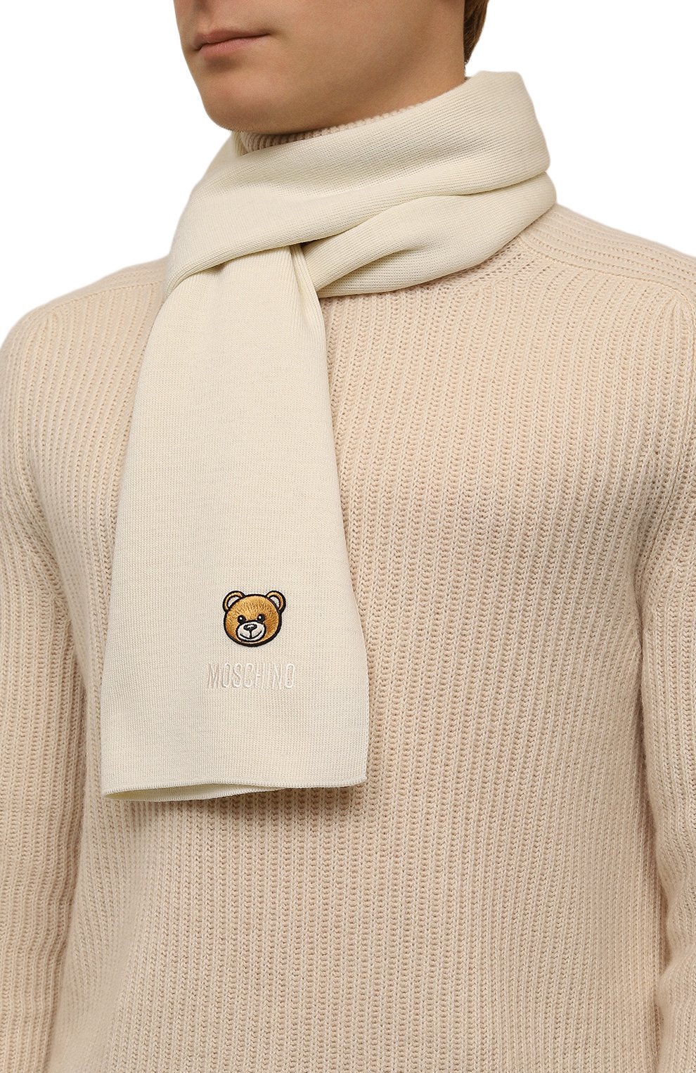 Шерстяной шарф MOSCHINO белого цвета по цене 11750 руб., арт. 30620/M3139, фото 2 Шерстяной шарф MOSCHINO, арт. 30620/M3139, фото 2