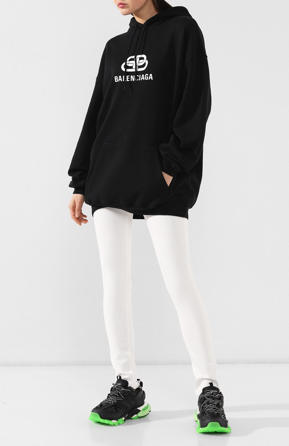 Хлопковое худи BALENCIAGA черного цвета по цене 51500 руб., арт. 570792/TEV19, фото 2 Хлопковое худи BALENCIAGA, арт. 570792/TEV19, фото 2