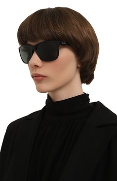 Женские солнцезащитные очки RAY-BAN черного цвета, арт. 4181-601 | Фото 2 (Региональные ограничения белый список (Axapta Mercury): Не проставлено; Нос: Не проставлено; Кросс-КТ: С/з-унисекс; Тип очков: С/з; Материал: Пластик; Оптика Гендер: оптика-унисекс; Очки форма: Прямоугольные)