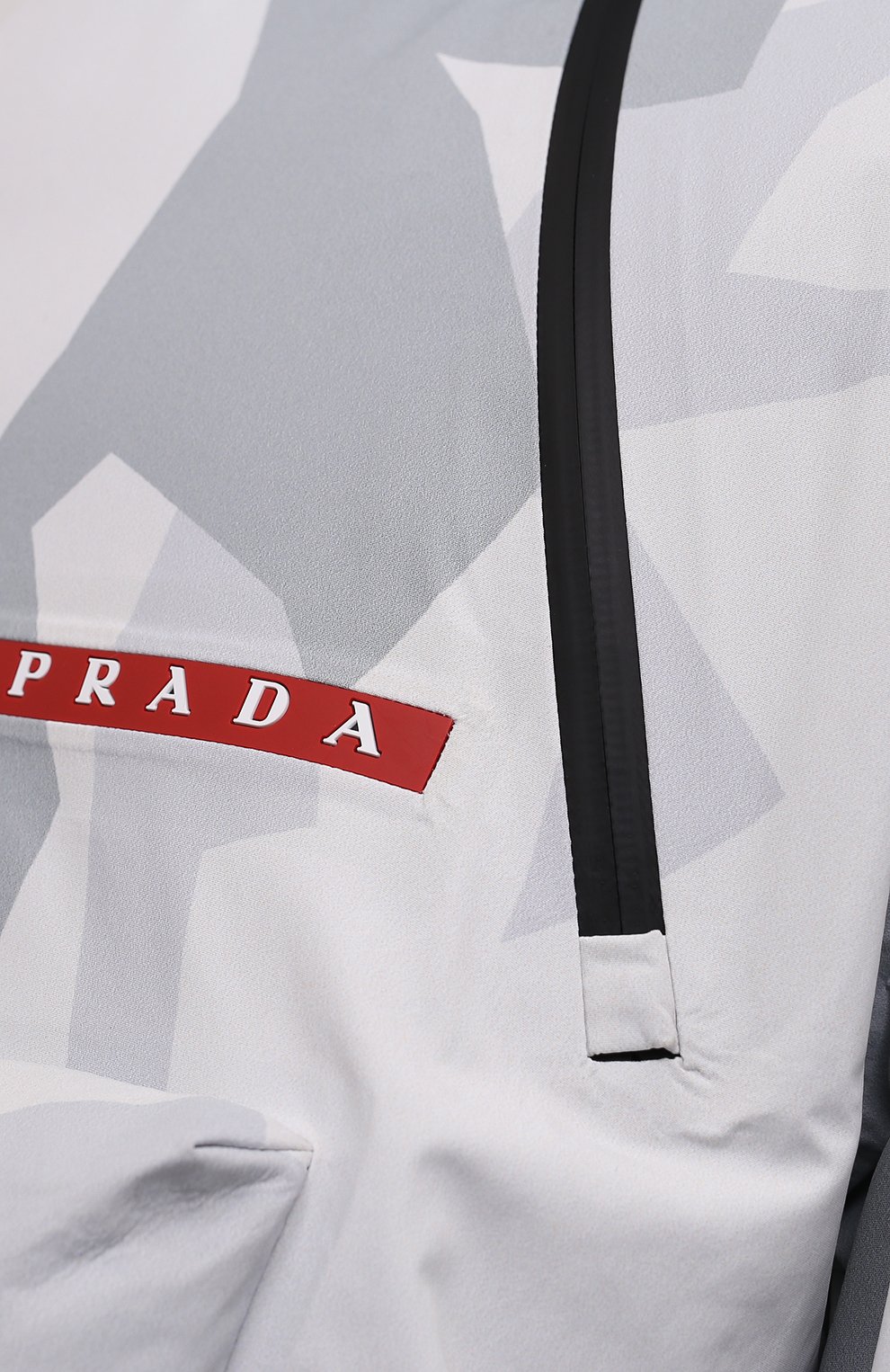 Утепленный анорак PRADA серого цвета по цене 530000 руб., арт. SGB799-1YYU-F0K44-202, фото 5 Утепленный анорак PRADA, арт. SGB799-1YYU-F0K44-202, фото 5