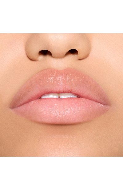 Губная помада lustreglass sheer-shine lipstick, оттенок lil squirt (3,5g) MAC цвета по цене 3390 руб., арт. SB48-28, фото 4 Губная помада lustreglass sheer-shine lipstick, оттенок lil squirt (3,5g) MAC, арт. SB48-28, фото 4