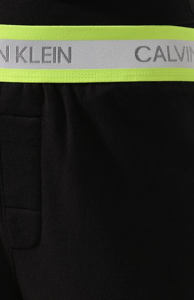 Хлопковые джоггеры CALVIN KLEIN черного цвета по цене 6265 руб., арт. QS6342E, фото 5 Хлопковые джоггеры CALVIN KLEIN, арт. QS6342E, фото 5