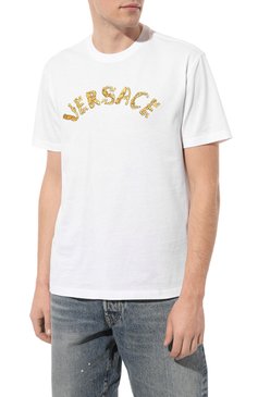 Мужская хлопковая футболка VERSACE белого цвета, арт. 1010641/1A07700 | Фото 3 (Рукава: Короткие; Длина (для топов): Стандартные; Принт: С принтом; Материал сплава: Проставлено; Материал внешний: Хлопок; Драгоценные камни: Проставлено; Стили: Кэжуэл)