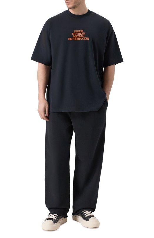 Хлопковая футболка VETEMENTS ME76TR221B/1200 LIGHT JERSEY Чёрный  ME76TR221B/1200 LIGHT JERSEY Фото 2