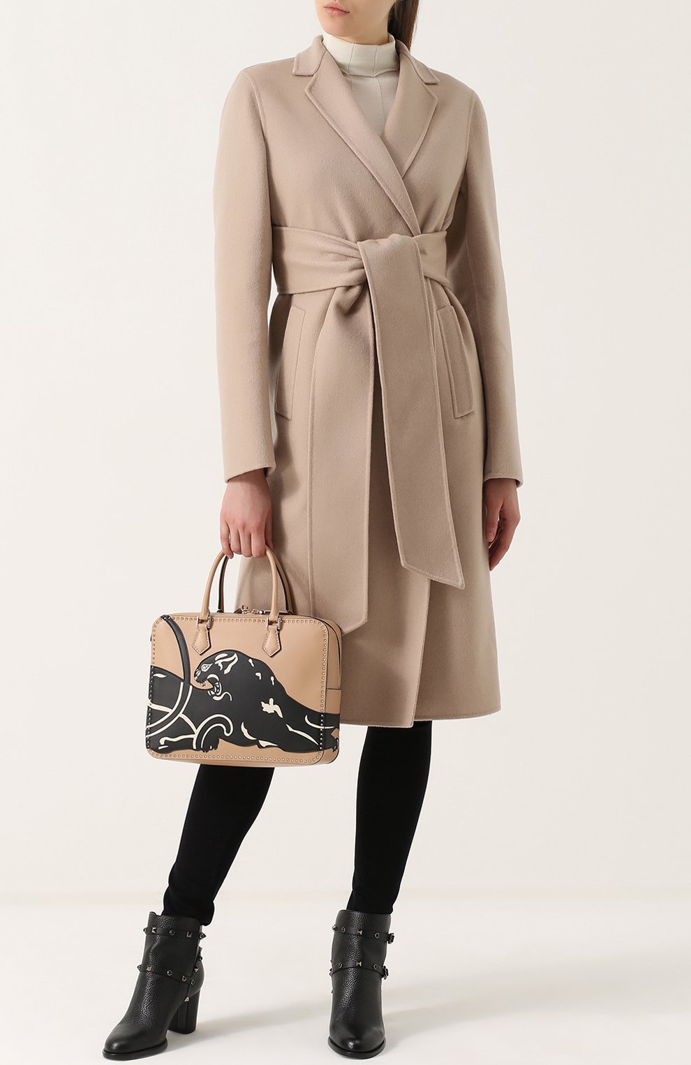 Кашемировое пальто с широким поясом BOTTEGA VENETA бежевого цвета по цене 560500 руб., арт. 429780/VD0D0, фото 2 Кашемировое пальто с широким поясом BOTTEGA VENETA, арт. 429780/VD0D0, фото 2