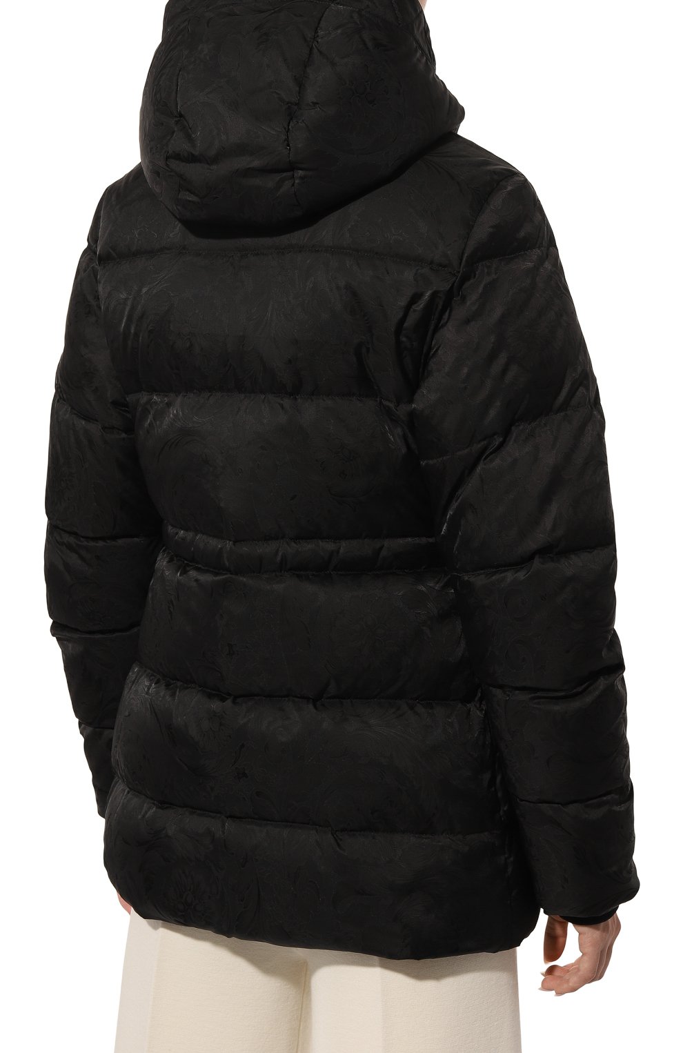 Пуховик VERSACE черного цвета по цене 263500 руб., арт. 1015769/1A11116, фото 4 Пуховик VERSACE, арт. 1015769/1A11116, фото 4