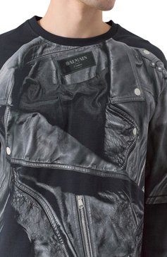 Мужская хлопковый лонгслив BALMAIN темно-серого цвета, арт. EH1EM016/GE40 | Фото 5 (Рукава: 3/4, Длинные; Драгоценные камни: Проставлено; Материал сплава: Проставлено; Длина (для топов): Удлиненные; Принт: С принтом; Стили: Спорт-шик; Материал внешний: Хлопок; Кросс-КТ: Джерси; Мужское Кросс-КТ: Футболка-одежда)