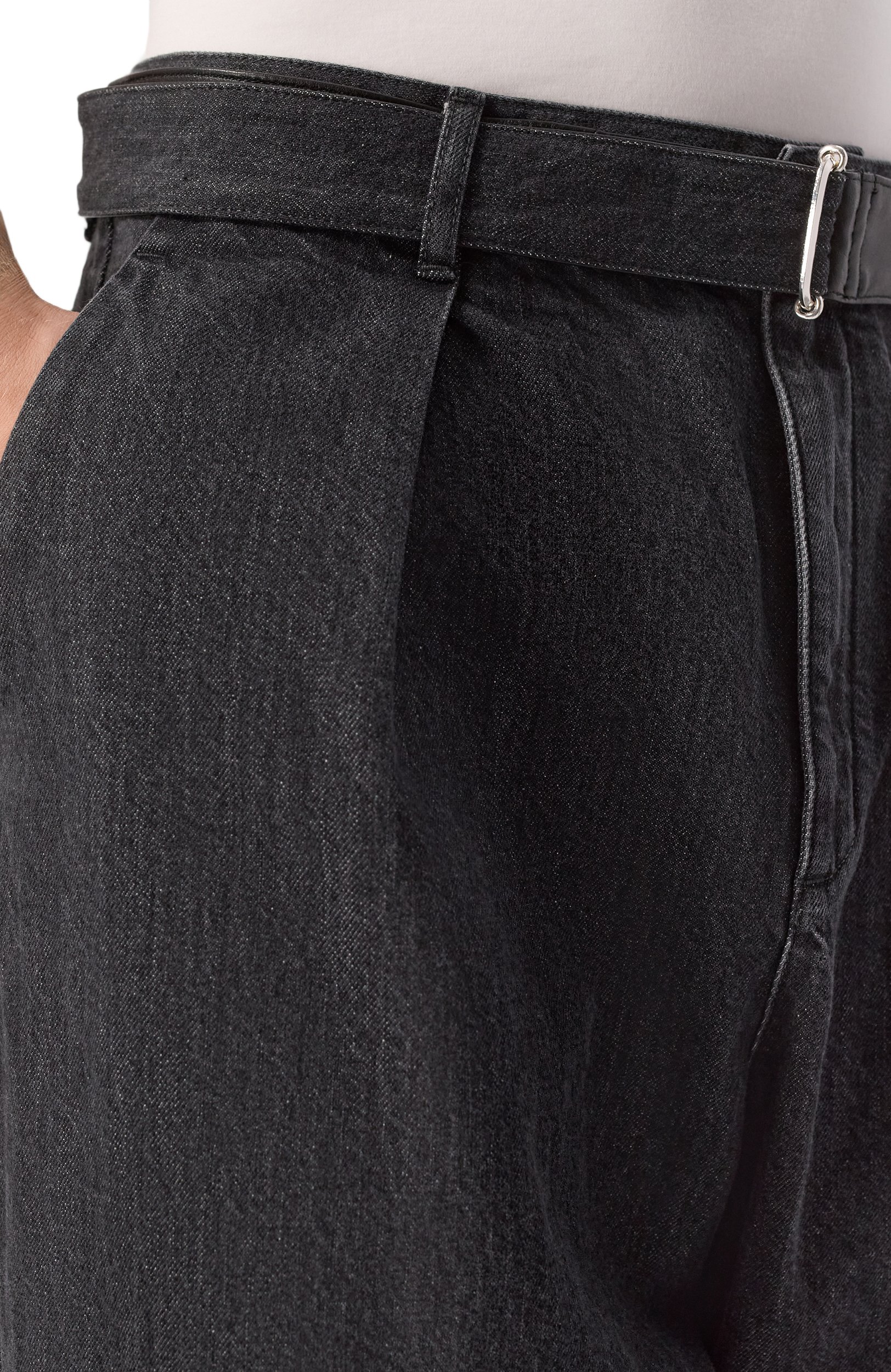 Джинсы attachment x japan denim ATTACHMENT темно-серого цвета по цене 77200 руб., арт. AP62-098, фото 5 Джинсы attachment x japan denim ATTACHMENT, арт. AP62-098, фото 5