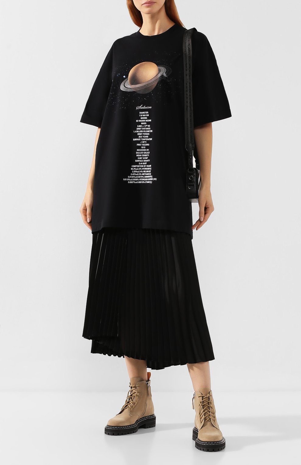 Хлопковая футболка VETEMENTS черного цвета по цене 53950 руб., арт. UAH20TR901/W, фото 2 Хлопковая футболка VETEMENTS, арт. UAH20TR901/W, фото 2